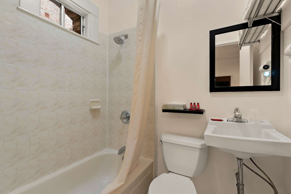 Standard Room, 1 Double Bed, Non Smoking, Refrigerator & Microwave - Photo 12