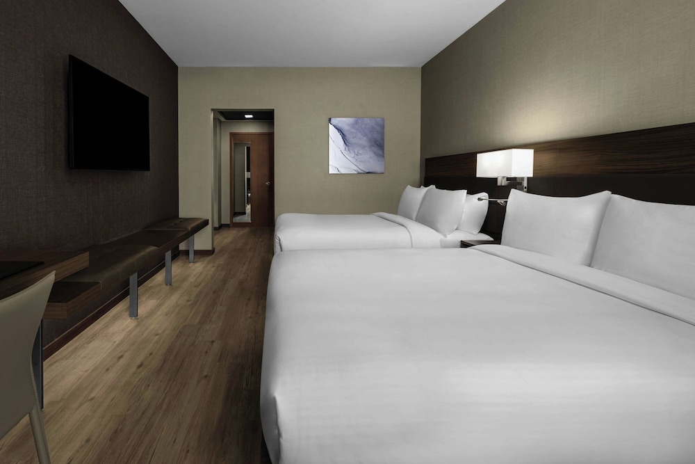 Room, 2 Queen Beds (Mobility Accessible, Tub) photo 1
