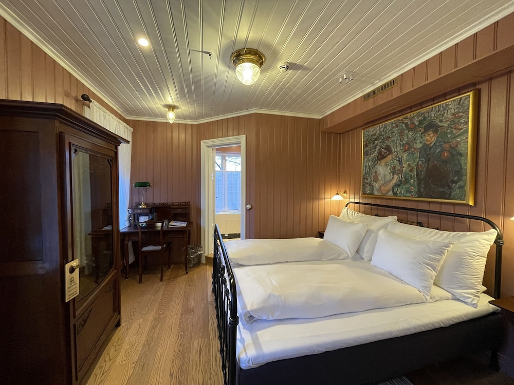 Deluxe Double Room, 1 King Bed photo 3