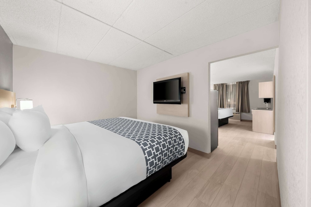Suite, Multiple Beds, Non Smoking photo 3
