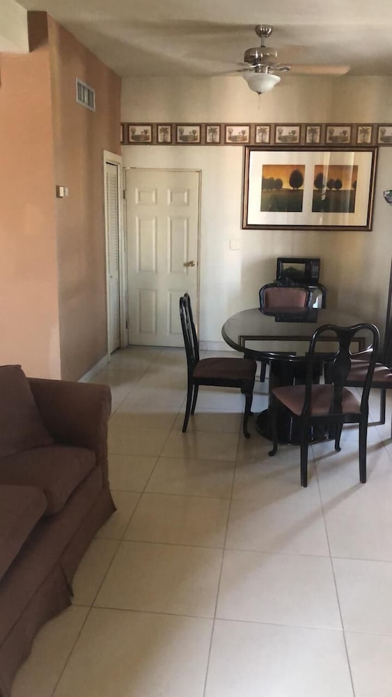 Junior Suite, 1 Large Twin Bed, Non Smoking, Microwave photo 3