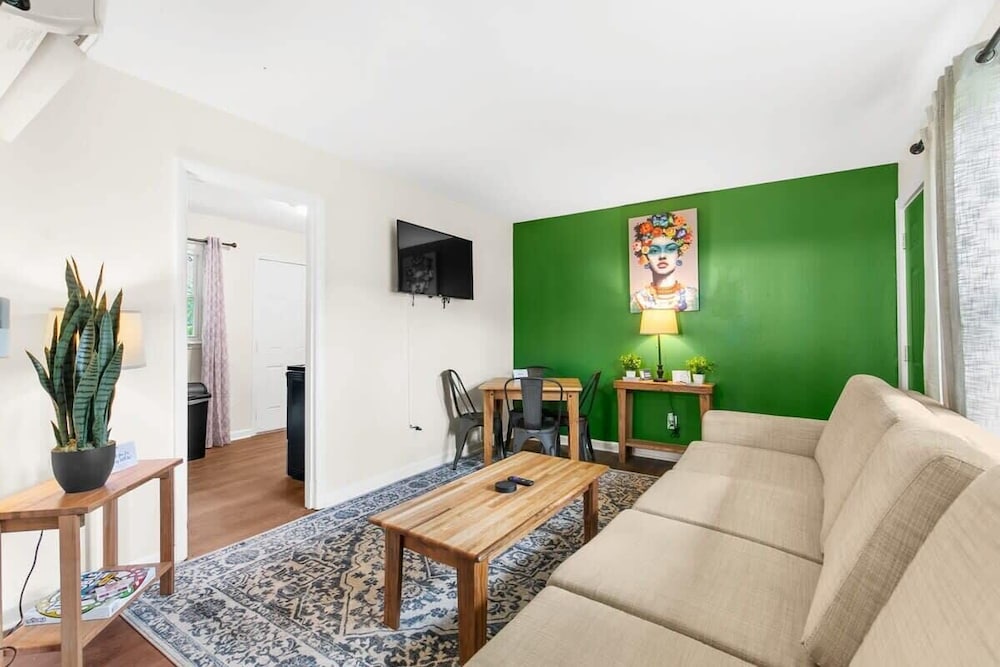 Apartment, 1 King Bed with Sofa bed, Patio (12th Ave The Bricks - Unit 4)