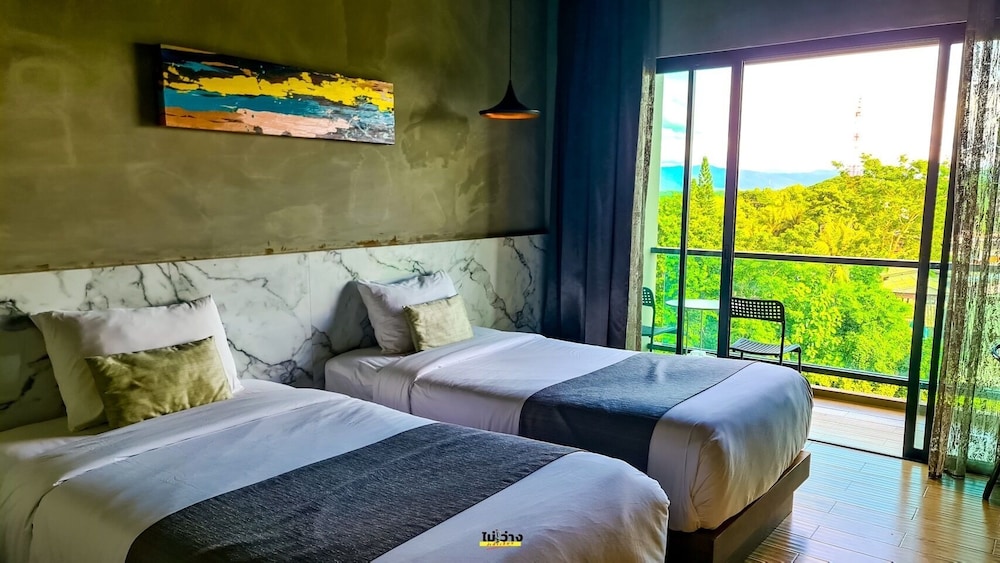 Deluxe Room - Photo 6