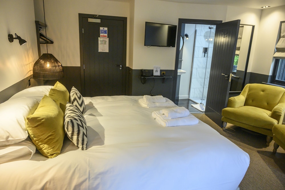Deluxe Suite, Bathtub - Photo 2