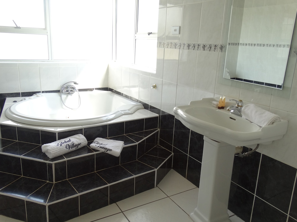 Global Home: Luxury Suite photo 3