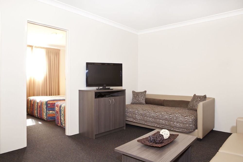 2 Bedrooms Suite photo 2
