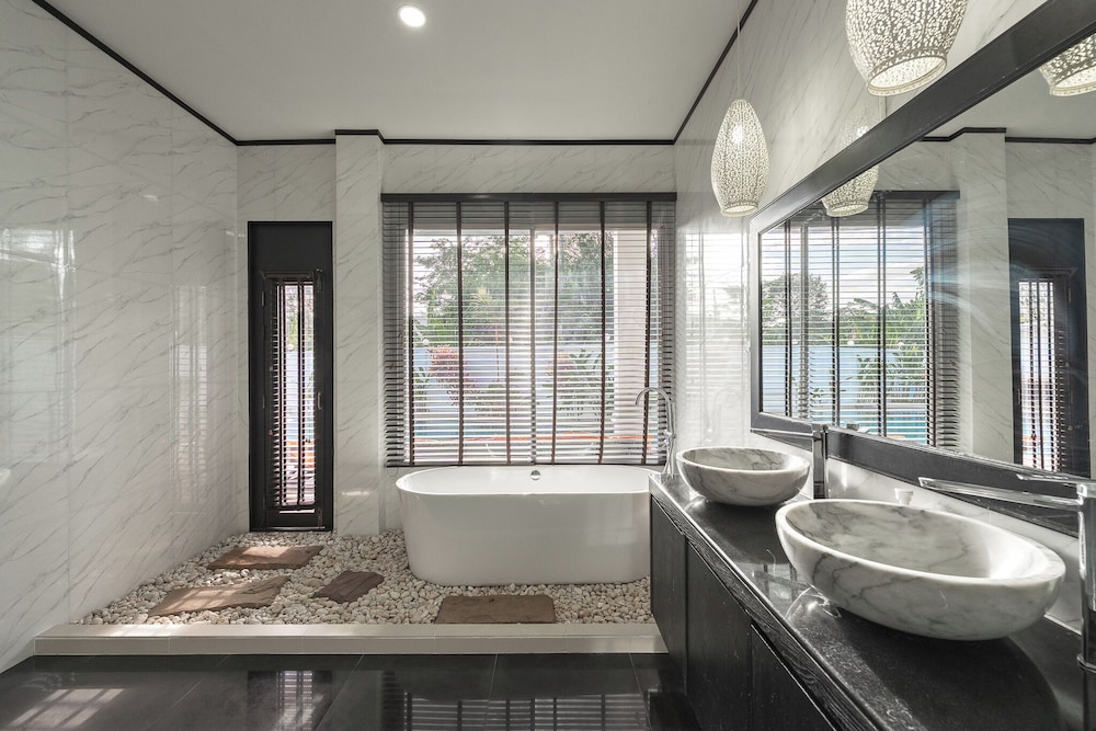 Villa photo 2