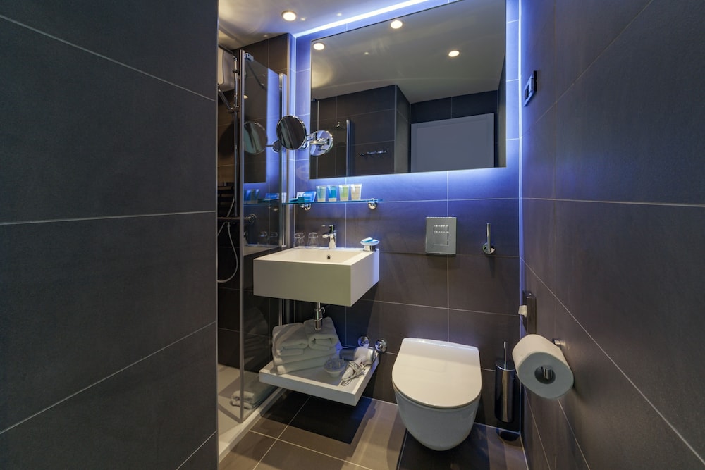 Standard Double Room, Balcony, Partial Sea View (Annex Building) - Photo 4