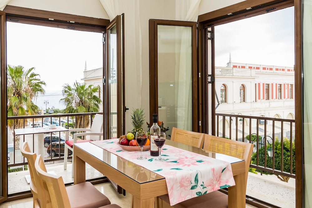 One Bedroom Apartment (5 Adults)