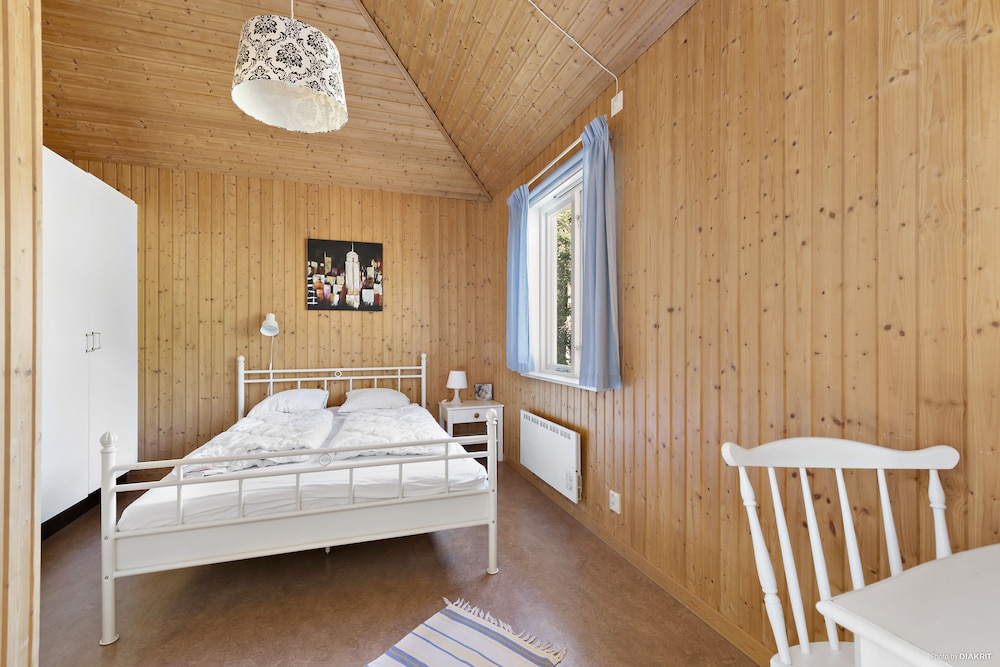 Holiday Home 2 (Excluding Towels, Sheets, Cleaning) photo 2