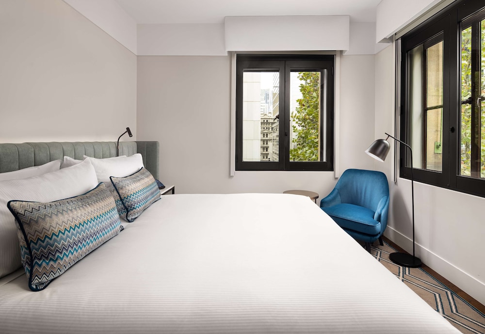 Junior Suite, 1 King Bed (King Junior Suite, Lounge Access)