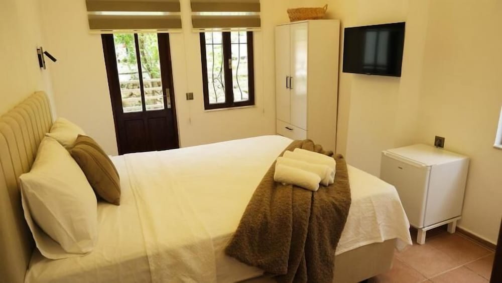 Standard Double Room, Balcony, Mountain View