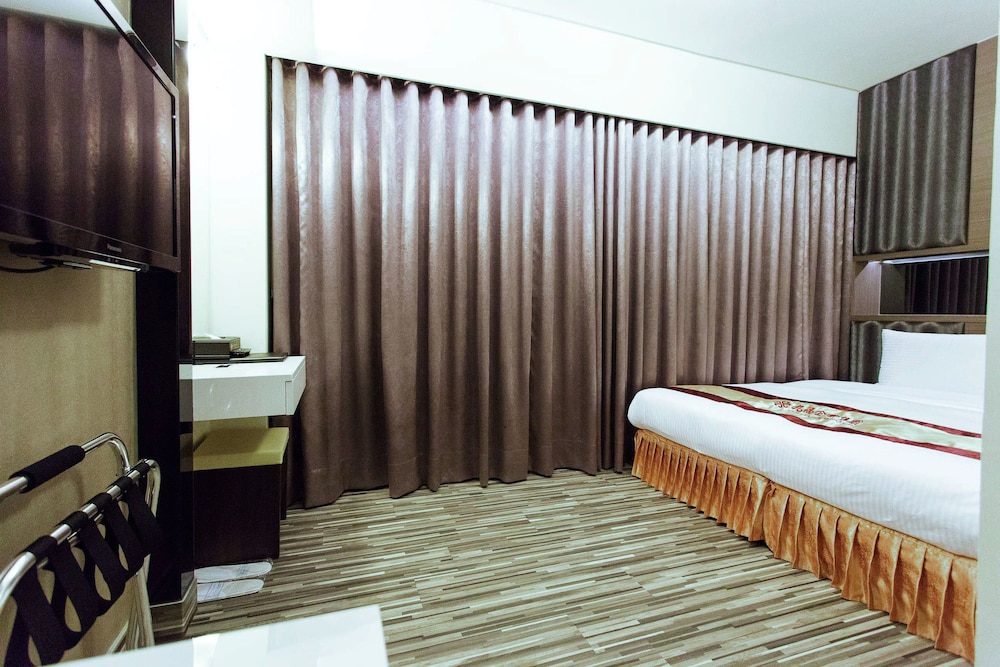 Basic Double or Twin Room, Corner (room is subject to availability) photo 1