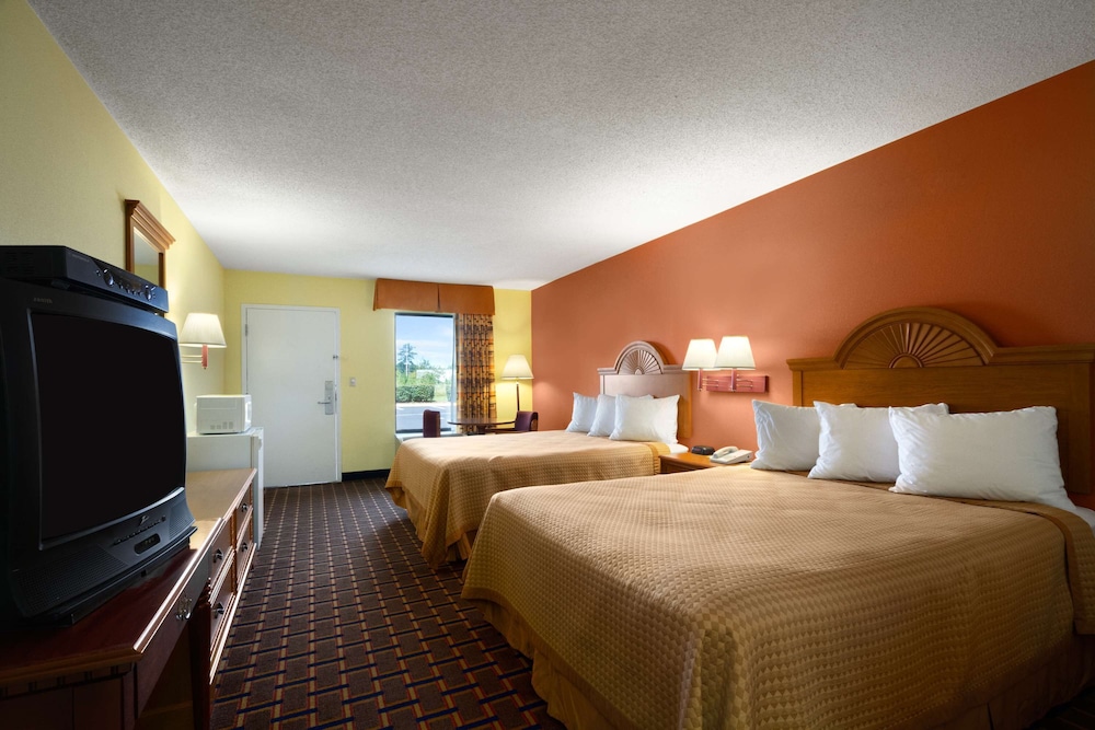 Standard Room, 2 Queen Beds, Accessible - Photo 1