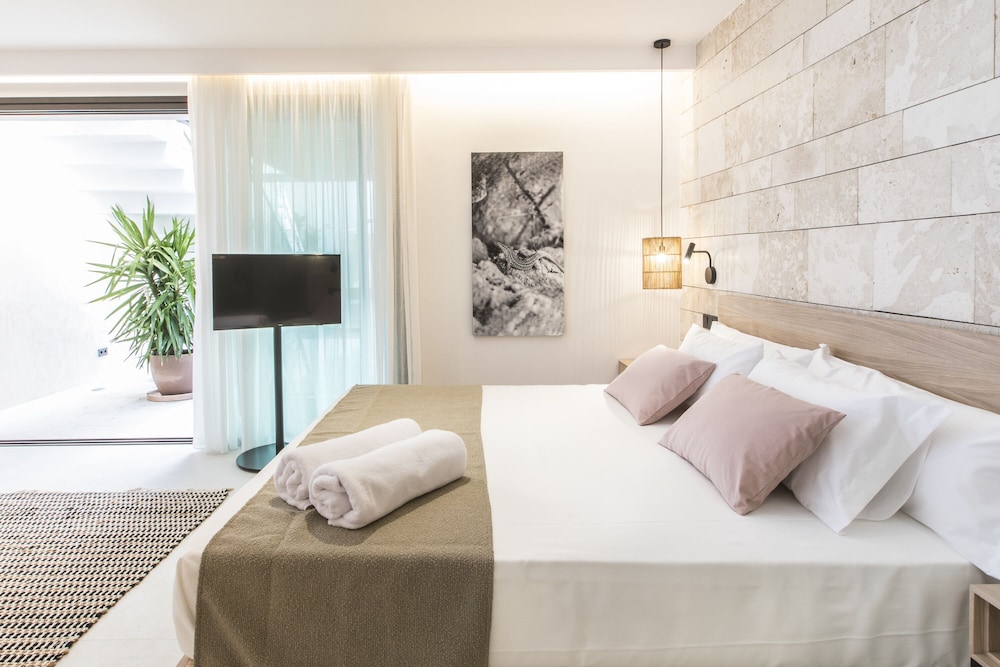 Studio Suite, Pool Access photo 3