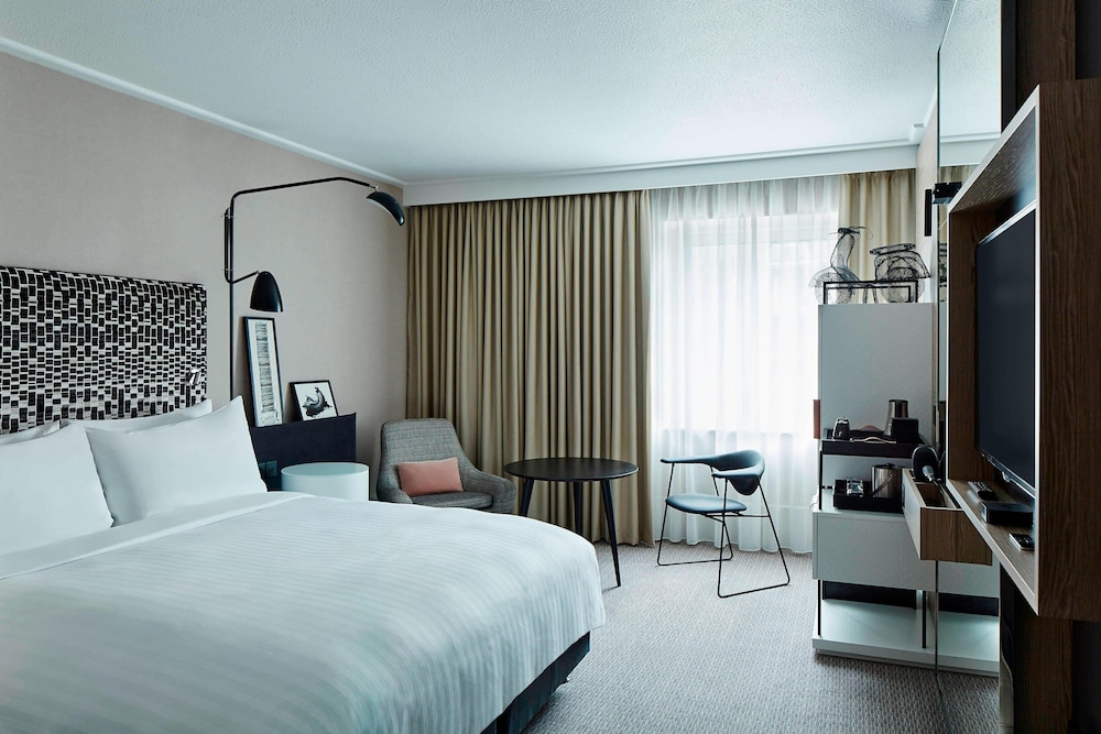 Superior Room, 1 King Bed photo 1