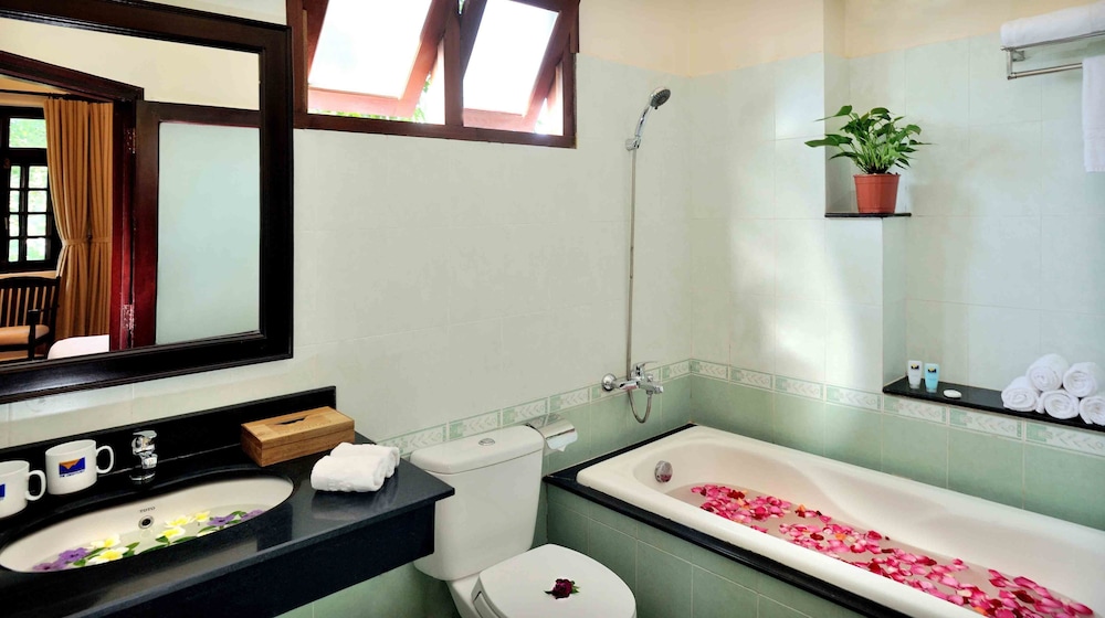 Deluxe Room, Pool View - Photo 8