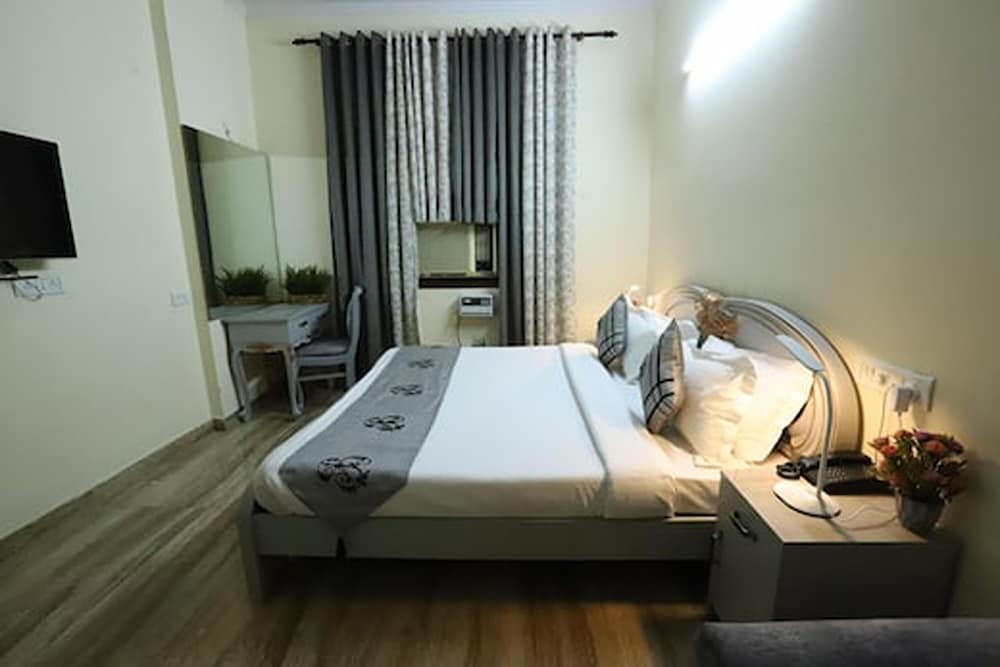 Deluxe Studio