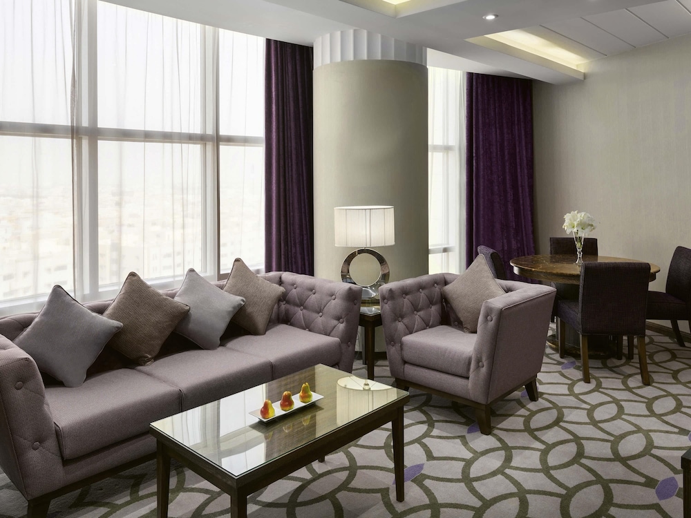 Suite, 1 King Bed photo 3