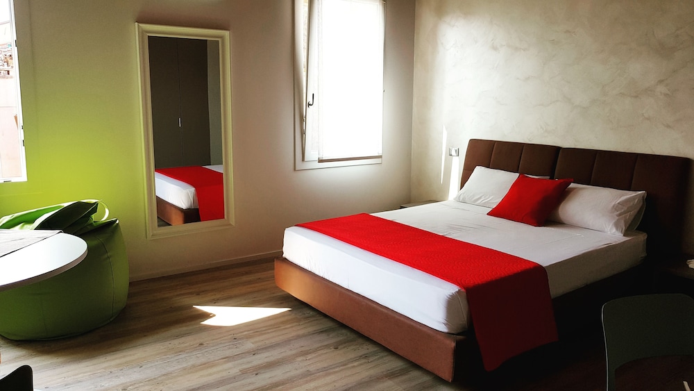 Junior Suite, City View (Noemi) photo 3