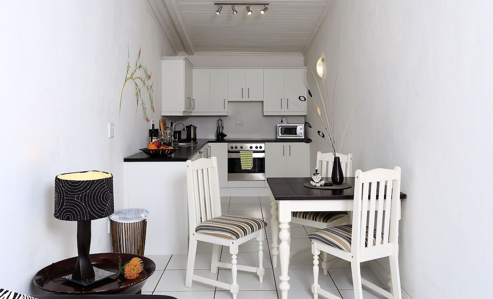 Premium Double or Twin Room, Kitchen, Mountain View photo 3