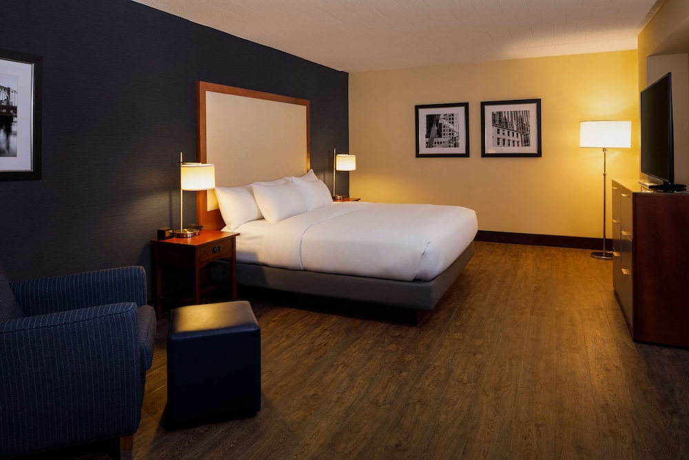 Suite, 1 King Bed, Non Smoking (2 Bedrooms) - Photo 7