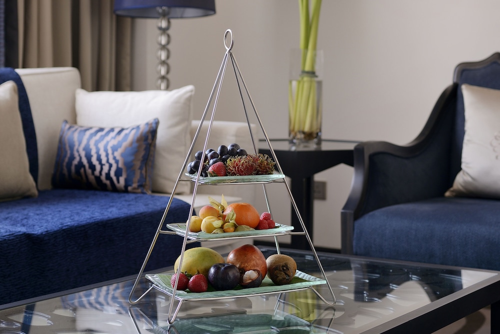 Suite, 1 King Bed, Non Smoking - Photo 2