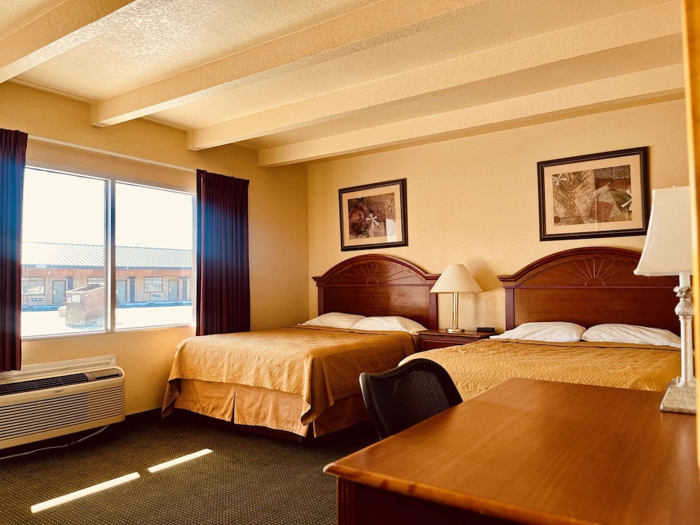 Suite, Non Smoking (2 King Beds) photo 1