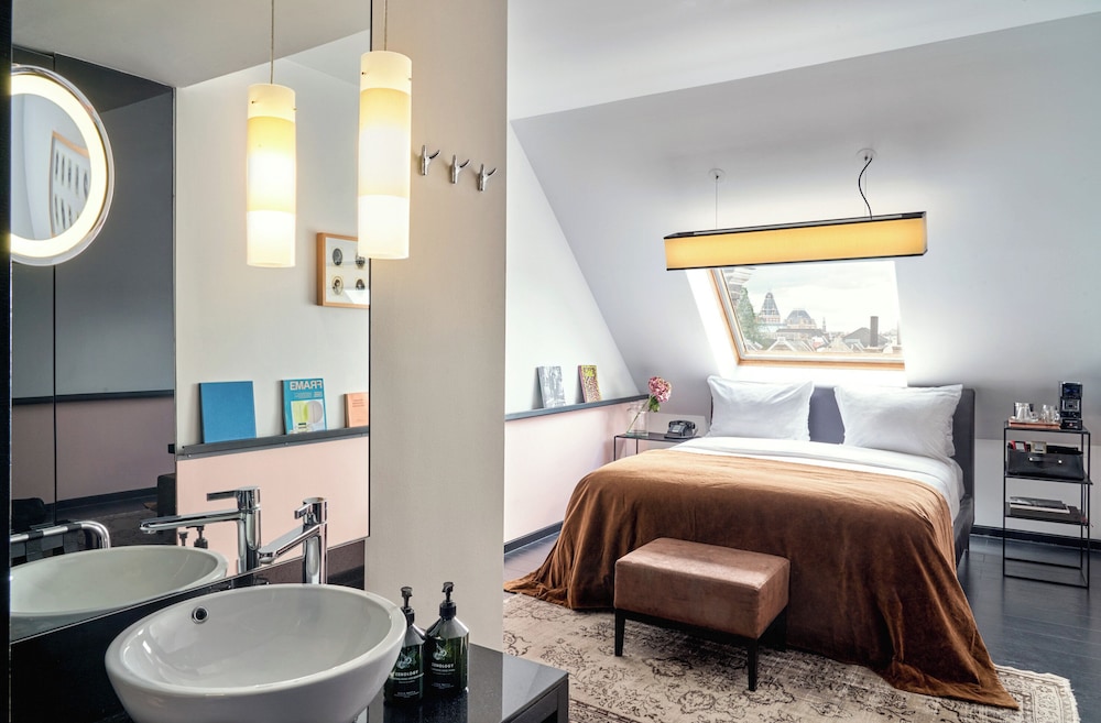 Room (Sir Boutique)
