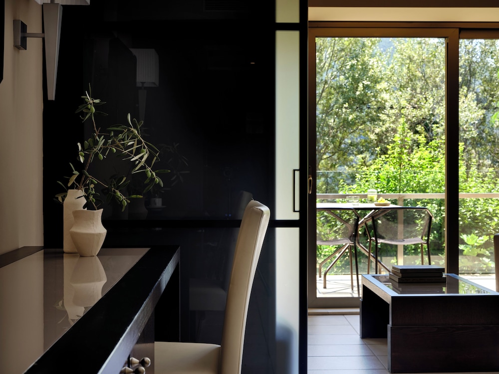 Superior Double Room Inland View - Photo 3