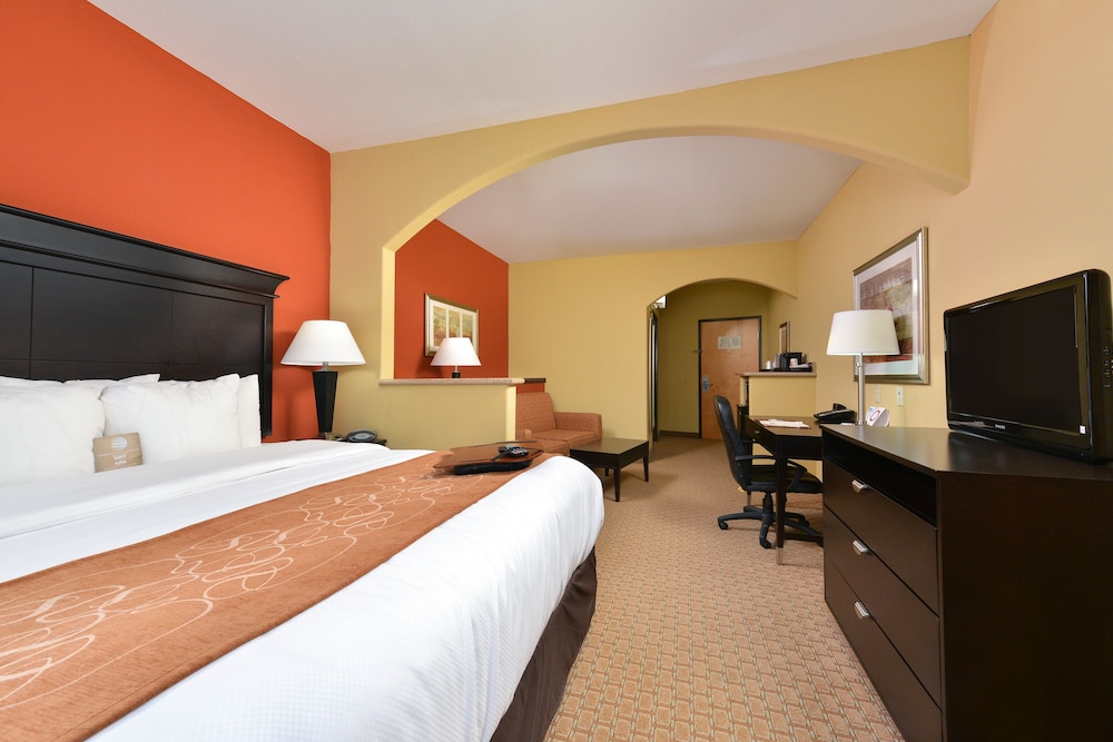 Suite, 1 King Bed with Sofa bed, Non Smoking - Photo 3