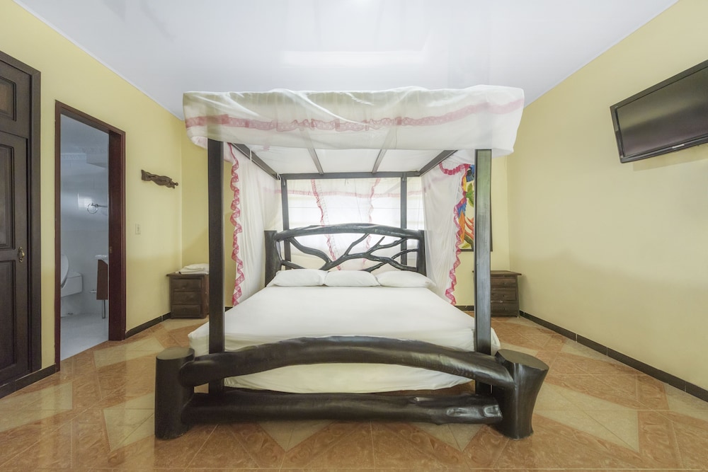 Standard Room, 1 Queen Bed, Non Smoking photo 2