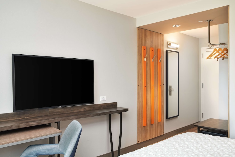 Room, 1 King Bed, Accessible (Roll-In Shower) - Photo 2