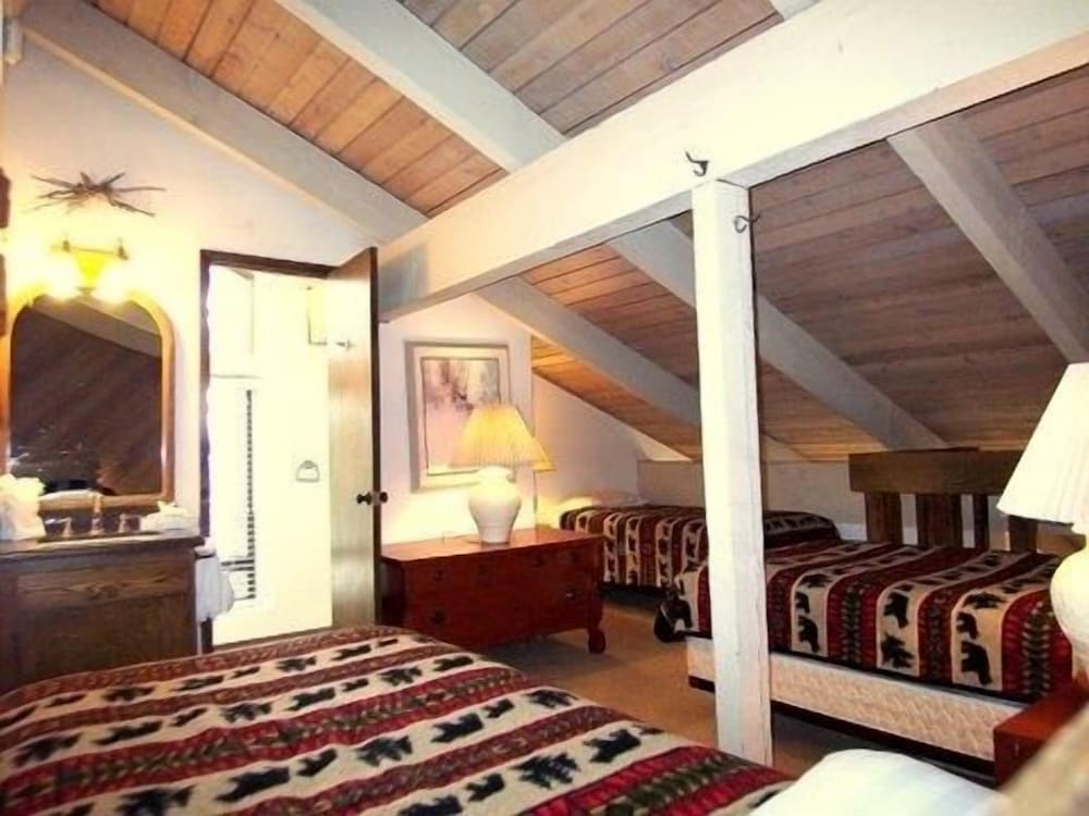 Condo, 2 Bedrooms photo 3