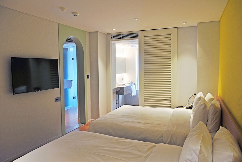 Family Room, Multiple Beds photo 2