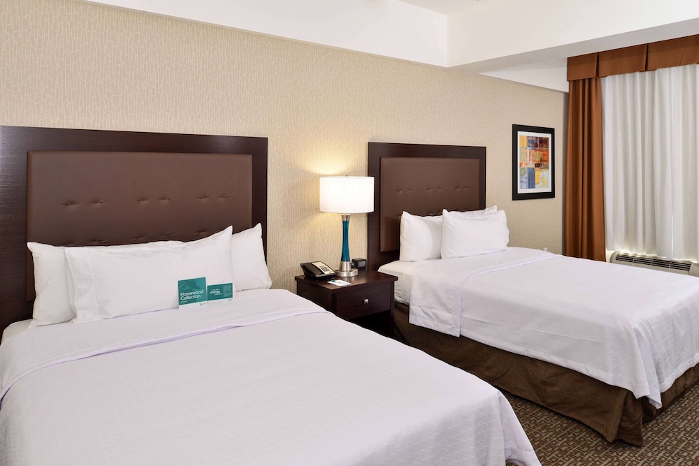 Suite, Accessible, Non Smoking (Roll-in Shower)