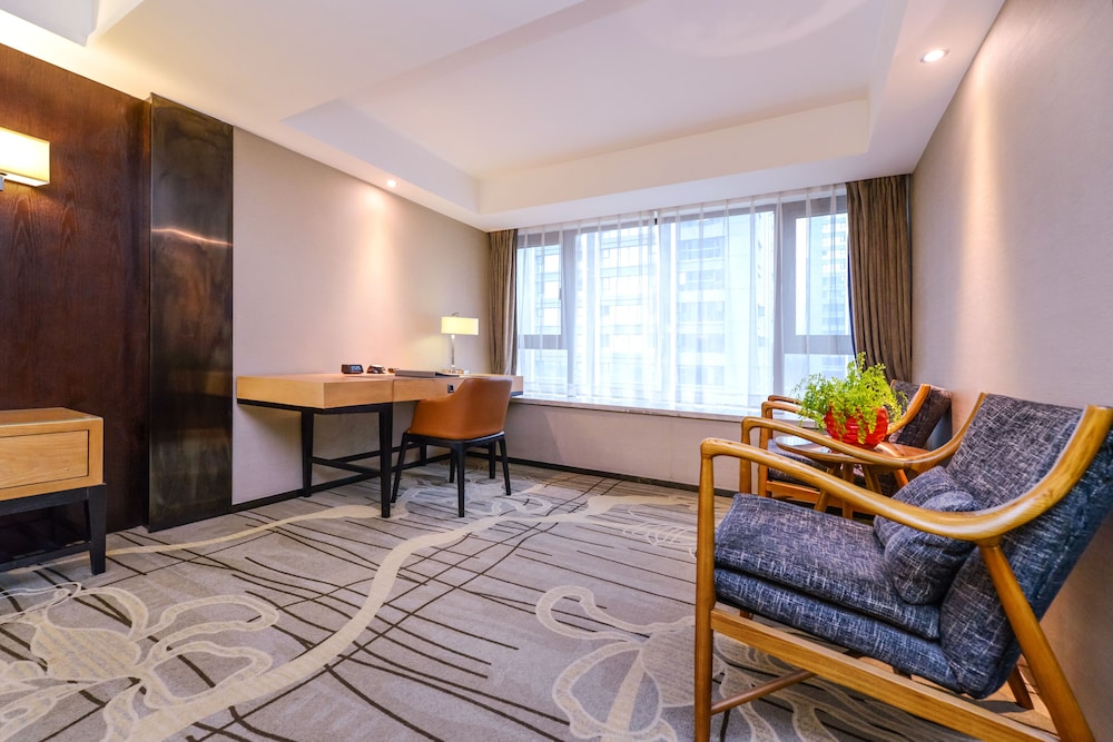 Deluxe King Room photo 3