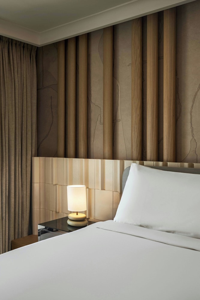 Standard Room, 1 King Bed, Balcony
