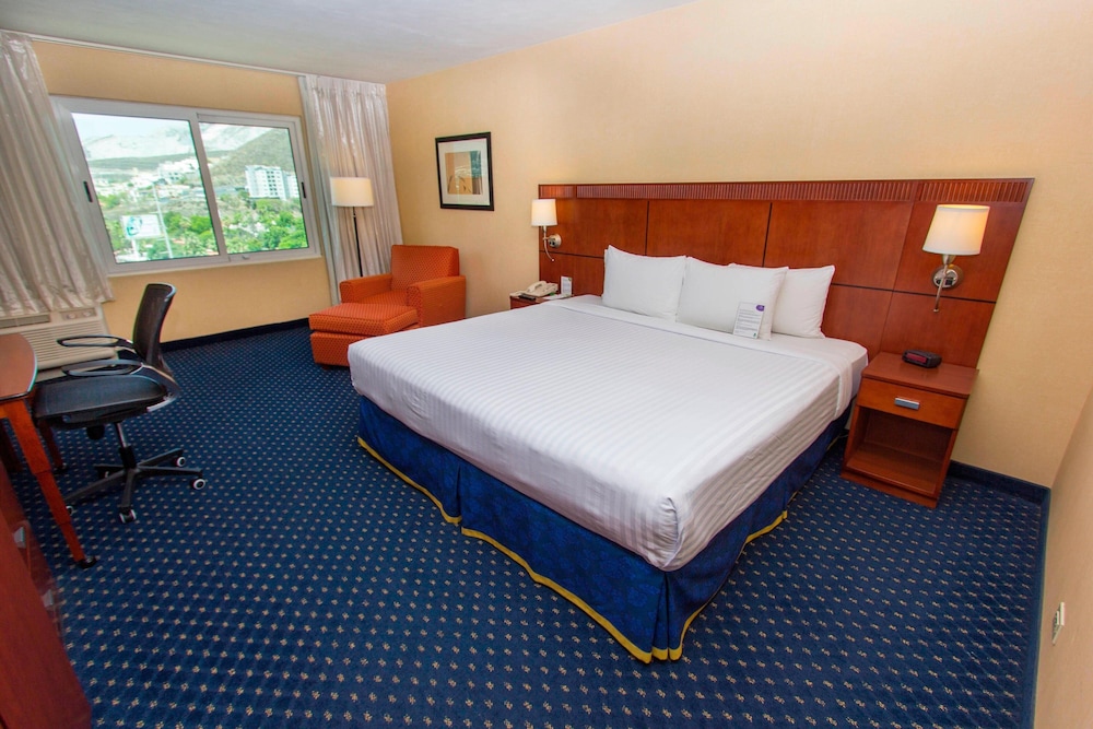 Suite, 1 Bedroom - Photo 11