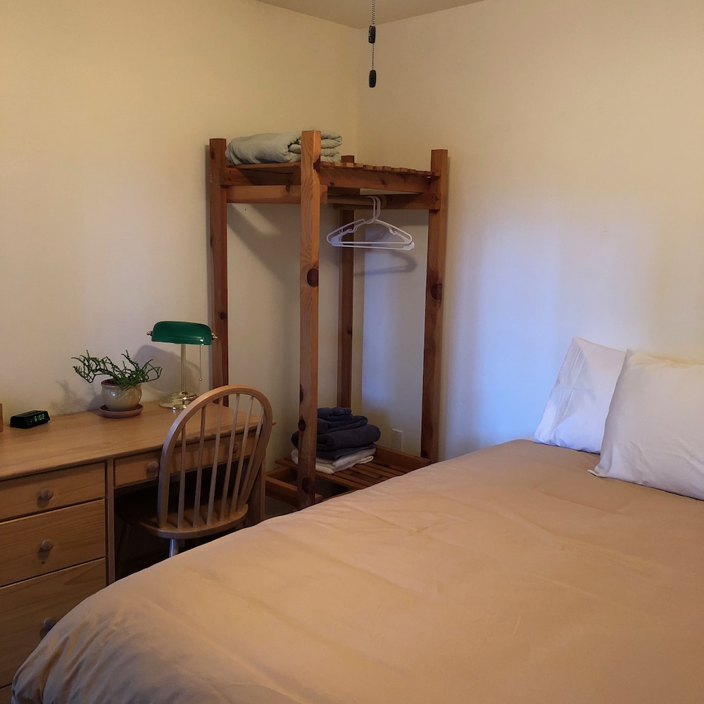 Madrone Double Bed (Shared Bath) photo 2
