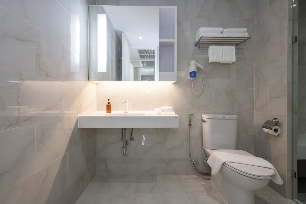 Executive Suite - Photo 4