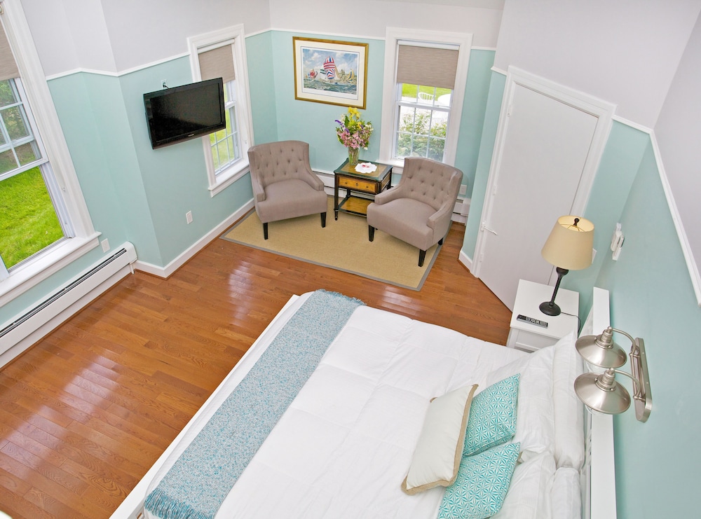 Colfax Room in Nicholas Ball Cottage