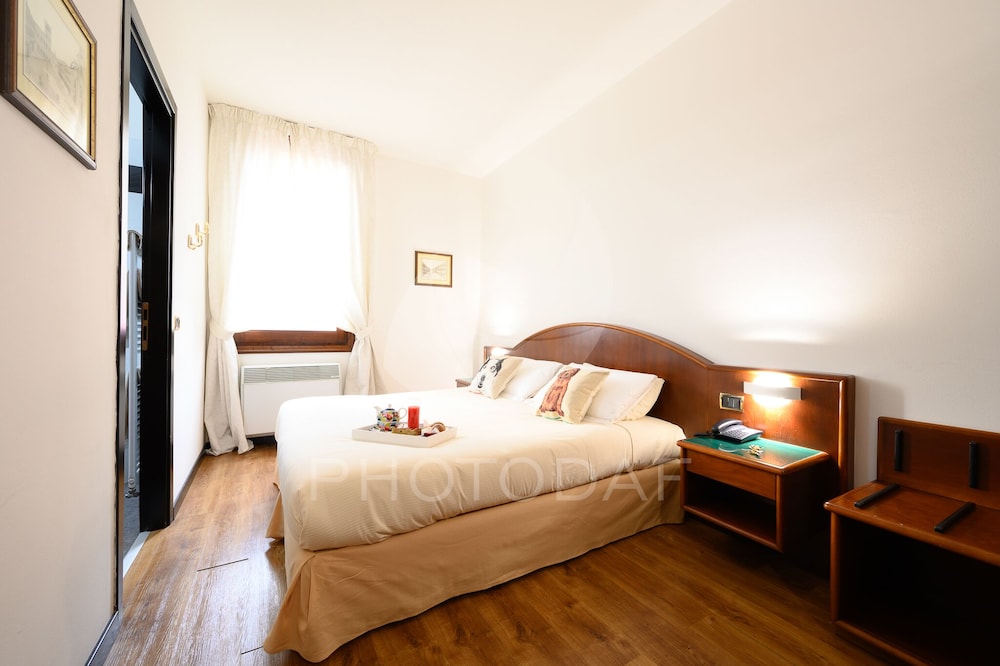 Economy Double Room, 1 Queen Bed