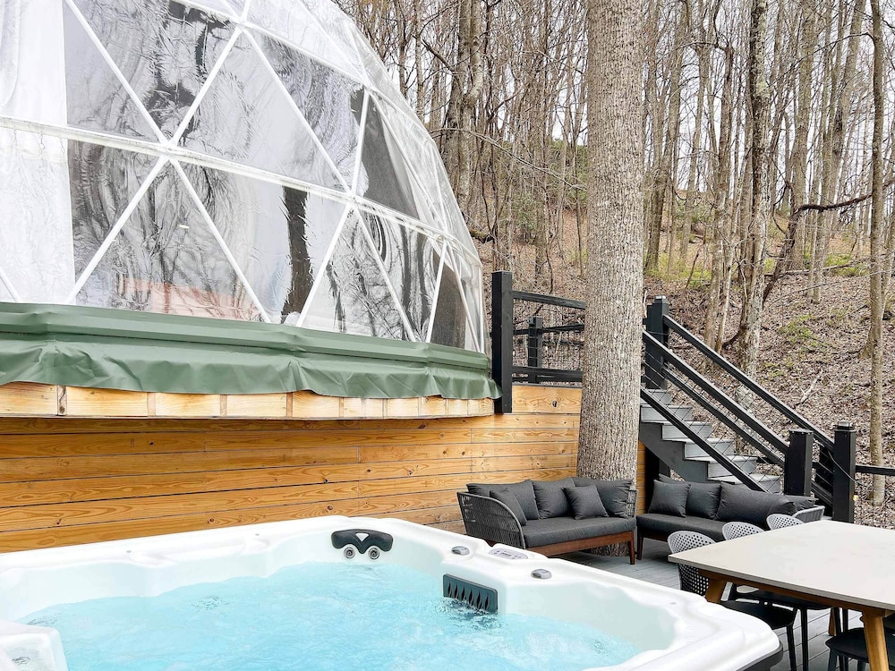 Asheville Dome Sleeps 6 + Hot Tub + Mountain View photo 3