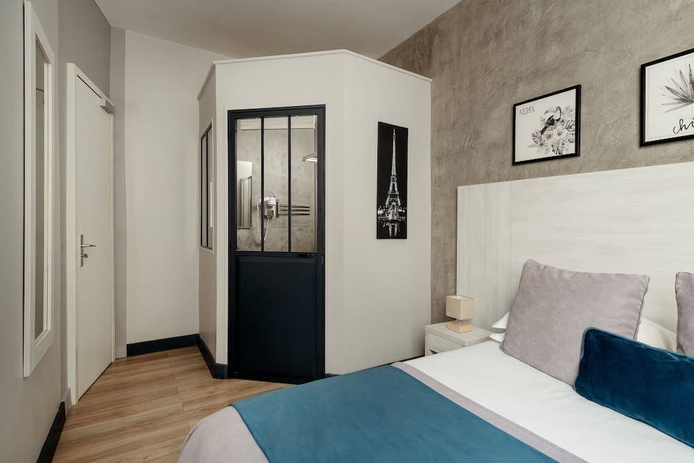 Classic Double Room, 1 Queen Bed, Courtyard View photo 3