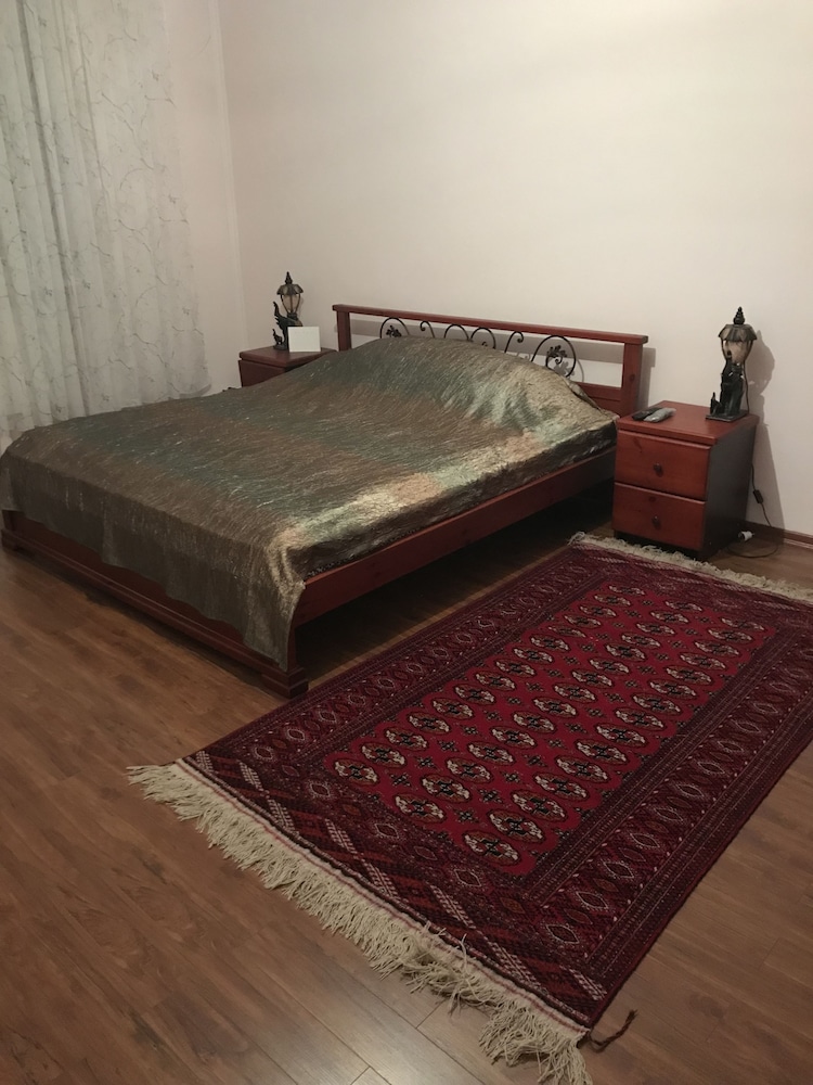 House, 5 Bedrooms photo 1