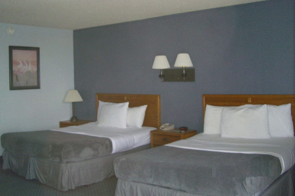 Standard Room, 2 Queen Beds (Pet Friendly) photo 1