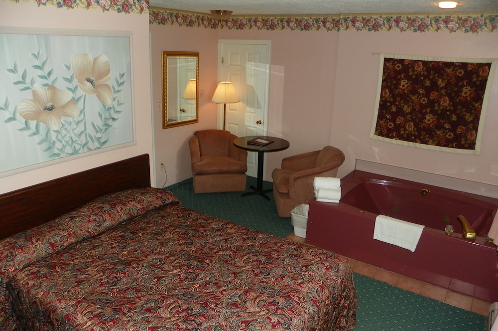 Deluxe Room, 1 Queen Bed, Jetted Tub photo 2