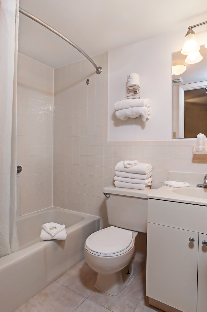 Deluxe Room (Efficiency with 2 Queen Beds) photo 3