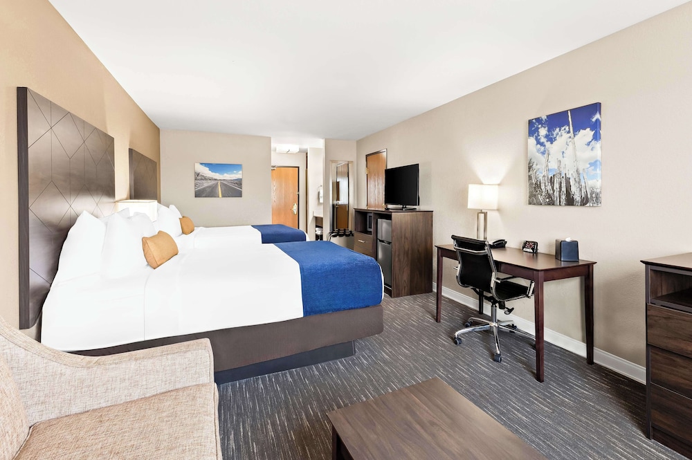 Family Suite, Multiple Beds, Non Smoking, Microwave (With Sofabed) - Photo 3